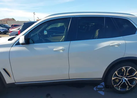 2021 BMW X5 Sdrive40I z USA, uszkodzony, nr VIN 5UXCR4C01M9E31259